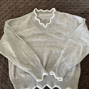 Soft L V neck sweater grey with wavy edges